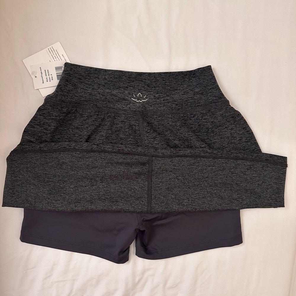 NWT - Beyond Yoga Women's Spacedye Movement Skirt  - Gray - Picture 4 of 6